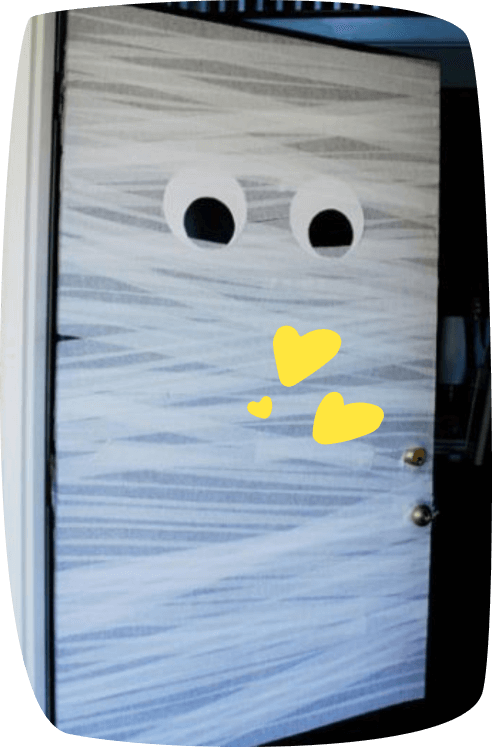 Decoración-de-Halloween-para-niños-puerta-momia