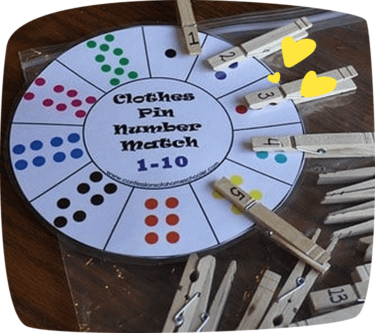 Juego educativo de números con pinzas de la ropa, donde los niños deben unir las pinzas con el número correcto de puntos.