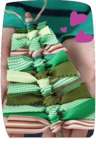 christmas-tree-made-of-ribbons